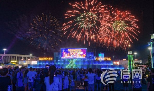 星速优配平台 青岛金沙滩啤酒城海边焰火秀璀璨上演 点燃夏夜狂欢